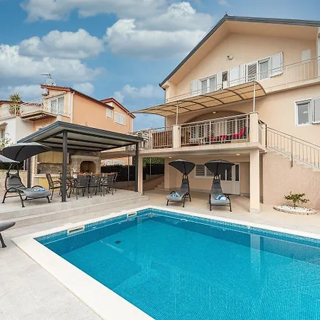 Holiday home Ferienhaus Fur 14 Personen In Okrug Gornji, Dalmatien Mitteldalmatien *