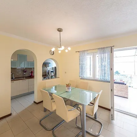 Ferienhaus Fur 14 Personen In Okrug Gornji, Dalmatien Mitteldalmatien * Trogir
