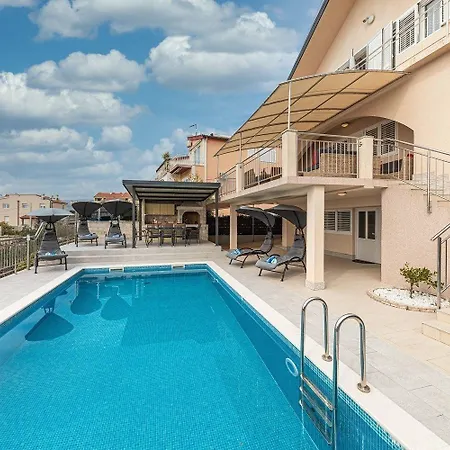 Holiday home Ferienhaus Fur 14 Personen In Okrug Gornji, Dalmatien Mitteldalmatien *