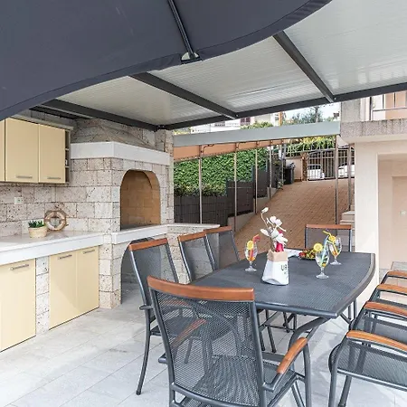 Ferienhaus Fur 14 Personen In Okrug Gornji, Dalmatien Mitteldalmatien * Trogir
