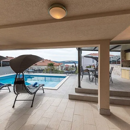 Ferienhaus Fur 14 Personen In Okrug Gornji, Dalmatien Mitteldalmatien * Trogir