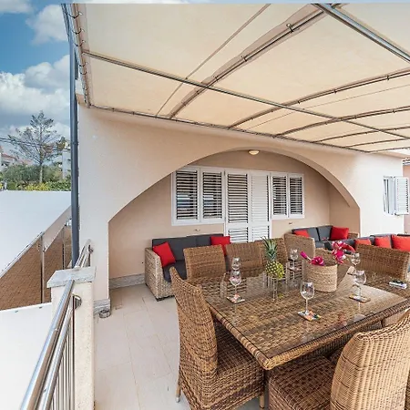 Ferienhaus Fur 14 Personen In Okrug Gornji, Dalmatien Mitteldalmatien Holiday home *
